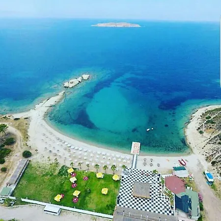 Bueno Beach Club *