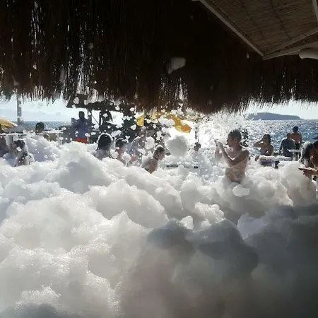Luxury tent Bueno Beach Club *